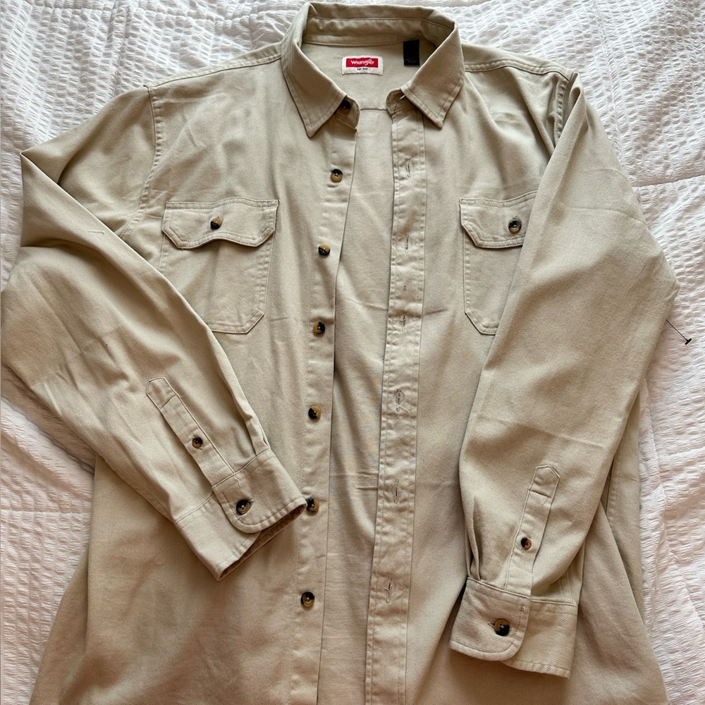 (SOLD ON ANOTHER PLATFORM) Men’s Wrangler Khaki Button Down Long Sleeve Shirt